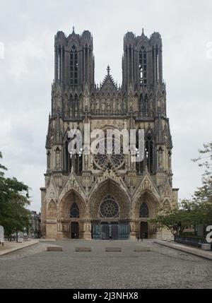 Westfassade der Kathedrale von Reims (Cathédrale Notre-Dame de Reims) in Reims, Frankreich. Stockfoto