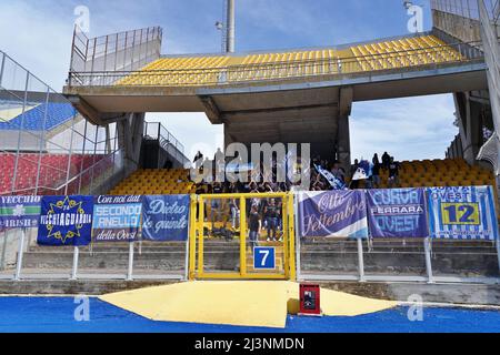 Stadio Via del Mare, Lecce, Italien, 09. April 2022, SPAL Supplters während des Spiels „US Lecce vs. SPAL – Italienischer Fußball der Serie B“ Stockfoto