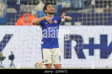 Gelsenkirchen, Deutschland. 09. Apr, 2022. firo : 09.04.2022, Fuvuball, 2.Bundesliga, Saison 2021/2022, FC Schalke 04 - 1.FC Heidenheim Gesture, Danny Latza Credit: dpa/Alamy Live News Stockfoto