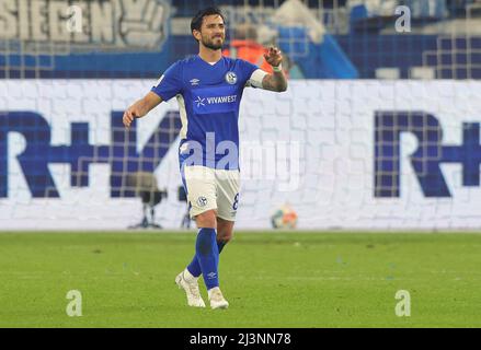 Gelsenkirchen, Deutschland. 09. Apr, 2022. firo : 09.04.2022, Fuvuball, 2.Bundesliga, Saison 2021/2022, FC Schalke 04 - 1.FC Heidenheim Gesture, Danny Latza Credit: dpa/Alamy Live News Stockfoto