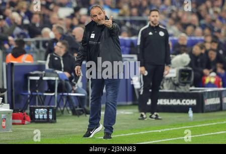 Gelsenkirchen, Deutschland. 09. Apr, 2022. firo : 9.. April 2022, Fuvuball, 2.Bundesliga, Saison 2021/2022, FC Schalke 04 - 1.FC Heidenheim Gesture, Trainer: Frank Schmidt, FCH/dpa/Alamy Live News Stockfoto