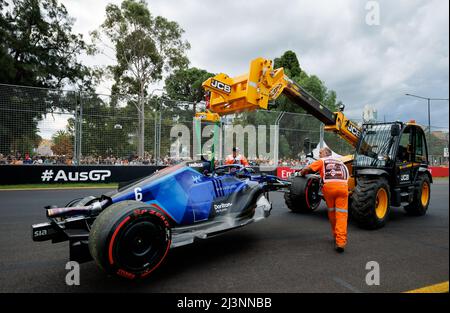 Melbourne, Australien . 09. April 2022. Nichola Latifi (CAN) vom Team Williams stürzt beim Qualifying während des Formel 1 Grand Prix von Australien am 9 auf dem Albert Park Grand Prix Kurs ab. April 2022. Quelle: Corleve/Alamy Live News Stockfoto