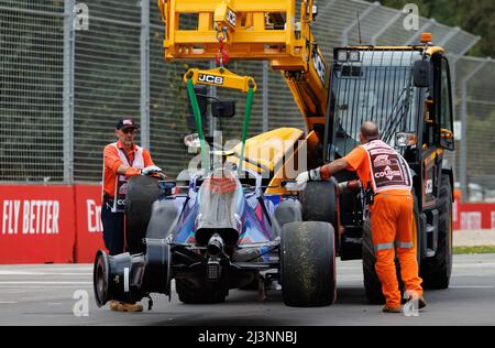 Melbourne, Australien . 09. April 2022. Nichola Latifi (CAN) vom Team Williams stürzt beim Qualifying während des Formel 1 Grand Prix von Australien am 9 auf dem Albert Park Grand Prix Kurs ab. April 2022. Quelle: Corleve/Alamy Live News Stockfoto