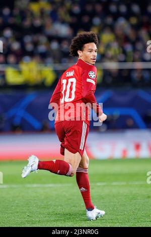 VILLARREAL, SPANIEN - APR 6: Leroy Sane im Einsatz während des UEFA Champions League-Spiels zwischen Villarreal CF und FC Bayern München im Estadio de la CE Stockfoto