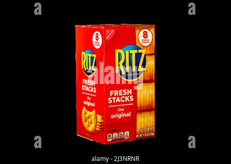 Lancaster County, PA, USA - 7. April 2022: Eine Schachtel Ritz Cracker der Marke Nabisco. Stockfoto