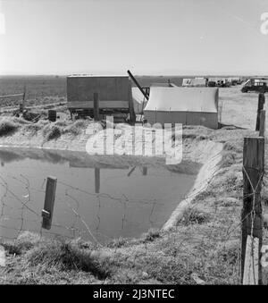 Ditch Bank Camp für Wanderarbeitnehmer in der Landwirtschaft. Kalifornien. Stockfoto
