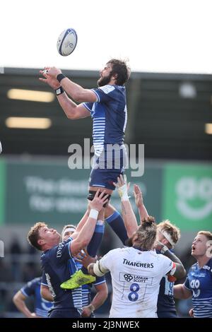 SALFORD, GROSSBRITANNIEN. APR 9. Lood de Jager of Sale Sharks mit dem Fang beim European Champions Cup-Spiel zwischen Sale Sharks und Bristol im AJ Bell Stadium, Eccles am Samstag, den 9.. April 2022. (Kredit: Pat Scaasi | MI Nachrichten) Kredit: MI Nachrichten & Sport /Alamy Live Nachrichten Stockfoto