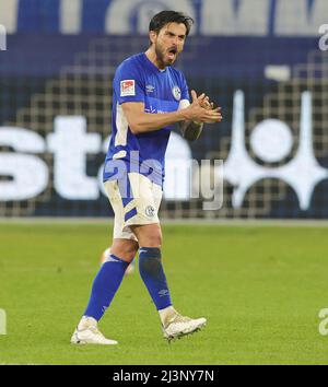 Gelsenkirchen, Deutschland. 09. Apr, 2022. firo : 09.04.2022, Fuvuball, 2.Bundesliga, Saison 2021/2022, FC Schalke 04 - 1.FC Heidenheim Gesture, Danny Latza Credit: dpa/Alamy Live News Stockfoto