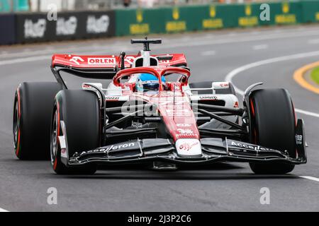 Melbourne, Victoria, Australien. 9. April 2022. MELBOURNE, AUSTRALIEN - 9. APRIL: Valtteri Bottas aus Finnland fährt beim Großen Preis von Australien 2022 den Alfa Romeo F1 C42 Ferrari mit der Nummer 77 (Bildquelle: © Chris Putnam/ZUMA Press Wire) Bildquelle: ZUMA Press, Inc./Alamy Live News Stockfoto