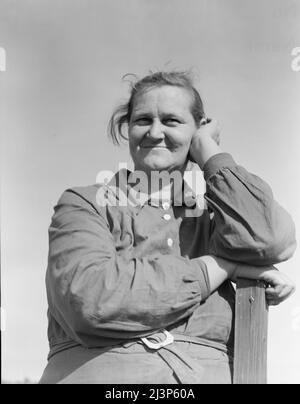 Die Mutter aus Arkansas kommt mit ihrem Mann und elf Kindern nach Kalifornien, um einen Neuanfang zu machen. Jetzt eine ländliche Rehabilitation Client. Tulare County, Kalifornien. Stockfoto