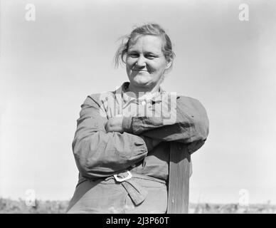 Die Mutter aus Arkansas kommt mit ihrem Mann und elf Kindern nach Kalifornien, um einen Neuanfang zu machen. Jetzt eine ländliche Rehabilitation Client. Tulare County, Kalifornien. Stockfoto