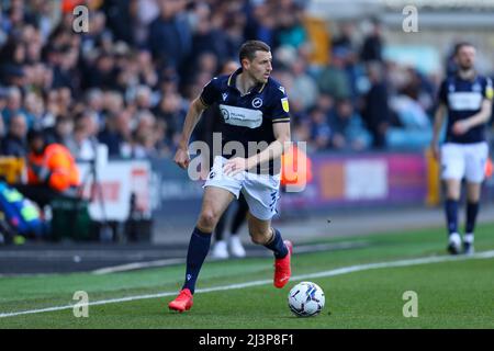 The Den, Millwall, London, Großbritannien. 9. April 2022. Championship Football, Millwall gegen Barsley: Murray Wallace von Millwall Credit: Action Plus Sports/Alamy Live News Stockfoto