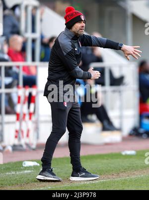 Rotherham United-Manager Paul Warne während des Sky Bet League One-Spiels im AESSEAL New York Stadium, Rotherham. Bilddatum: Samstag, 9. April 2022. Stockfoto