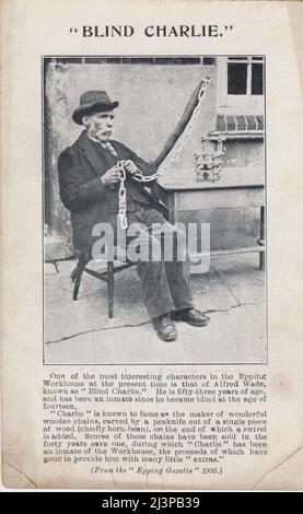 'Blind Charlie', 1909: 'Einer der interessantesten Charaktere im Epping Workhouse ist der von Alfred Wade, bekannt als 'Blind Charlie'. Er ist 53 Jahre alt und ist seit seiner Blindheit im Alter von 14 Jahren Insasse. "Charlie" ist bekannt als der Hersteller von wunderbaren Holzketten, die von einem Taschenmesser aus einem einzigen Stück Holz (hauptsächlich Hornbalken) geschnitzt wurden, an dessen Ende ein Drehgelenk hinzugefügt wird. Dutzende dieser Ketten wurden in den 40 Jahren SAVE 1 verkauft, in denen „Charlie“ ein Häftling des Arbeitshauses war...“ Epping Gazette Stockfoto