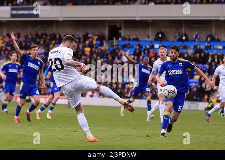 London, Großbritannien. 09. April 2022. Troy Parrott von MK Dons erzielt seinen Teams das erste Tor. EFL Skybet Football League One Match, AFC Wimbledon gegen MK Dons in der Plough Lane in London am Samstag, 9.. April 2022. Dieses Bild darf nur für redaktionelle Zwecke verwendet werden. Nur zur redaktionellen Verwendung, Lizenz für kommerzielle Nutzung erforderlich. Keine Verwendung bei Wetten, Spielen oder Veröffentlichungen in einem Club/einer Liga/einem Spieler. PIC von Steffan Bowen/Andrew Orchard Sports Photography/Alamy Live News Credit: Andrew Orchard Sports Photography/Alamy Live News Stockfoto