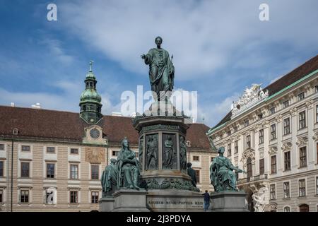 Franz II. Statue von Pompeo Marchesi, 1846, im Innenhof der Hofburg - Wien, Österreich Stockfoto
