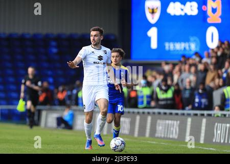 Kingston, Großbritannien. 09. April 2022. Warren O'Hora #5 von Milton Keynes Dons ruft zur Ruhe. In Kingston, Vereinigtes Königreich am 4/9/2022. (Foto von Carlton Myrie/News Images/Sipa USA) Quelle: SIPA USA/Alamy Live News Stockfoto