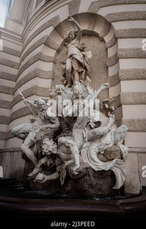 Power at Sea (Macht zur See) Brunnen am St. Michael Platz von Rudolf Weyr, 1893 - Wien, Österreich Stockfoto