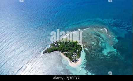 Luftaufnahme von Ilet du Gosier, Le Gosier, Grande-Terre, Guadeloupe, Kleinen Antillen, Karibik. Stockfoto