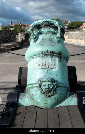 Eine spanische Kanone in Castillo de San Marcos, hergestellt in Sevilla, Spanien Stockfoto