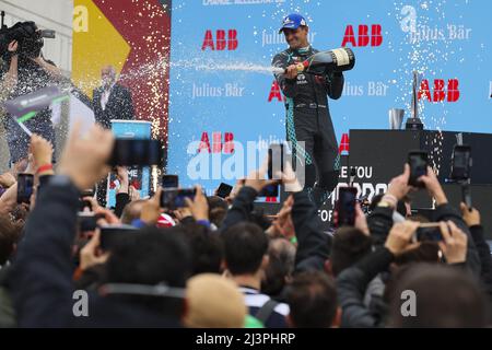 EVANS Mitch (nzl), Jaguar TCS Racing, Jaguar I-Type 5, Portrait Podium Ambiente während des Rom City ePrix 2022, 3. Treffen der ABB FIA Formel E Weltmeisterschaft 2021-22, auf dem Circuit Cittadino dellâ &#x80; &#X99;EUR vom 8. Bis 10. April in Rom, Italien - Foto: Gregory Lenormand/DPPI/LiveMedia Stockfoto