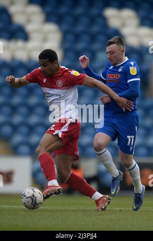 Colchester, Großbritannien. 08. April 2012. Freddie Sears von Colchester United kämpft mit Luther Wildin von Stevenage - Colchester United gegen Stevenage, Sky Bet League Two, JobServe Community Stadium, Colchester, UK - 9.. April 2022 nur für redaktionelle Verwendung - es gelten DataCo-Beschränkungen Credit: Matchday Images Limited/Alamy Live News Stockfoto