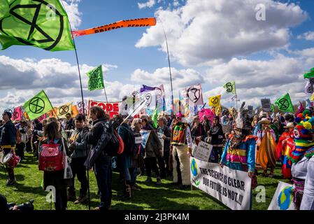 Wir werden nicht umstehen, ein Extinction Rebellion Protest, der für Klimagerechtigkeit kämpft, Hyde Park, 09.04.2022, Central London, England, VEREINIGTES KÖNIGREICH Stockfoto