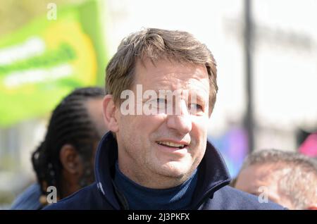 Marche pour le futur entre la Place de la bastille et celle de la république. Antifas et Gilets en tête de cortège les assos et ONG suivent tranquille Stockfoto