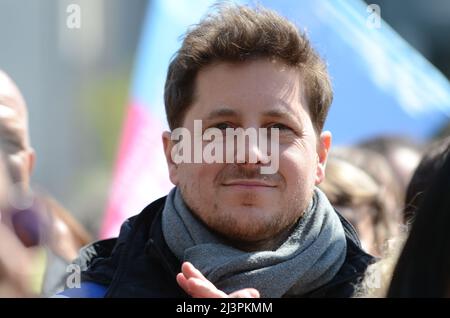 Marche pour le futur entre la Place de la bastille et celle de la république. Antifas et Gilets en tête de cortège les assos et ONG suivent tranquille Stockfoto