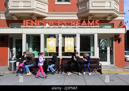 Jeni's Splendid Ice Cremes, 1925 14. St NW, Washington, DC. Außenansicht einer Eisdiele im U Street Corridor Cardozo/Shaw Viertel. Stockfoto