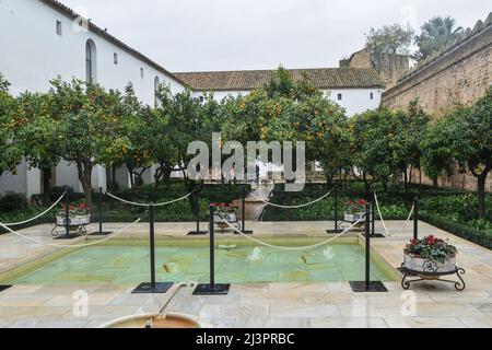 Der Alcazar der christlichen Könige in Cordoba. Sehenswürdigkeiten, mittelalterlicher Park und Festung im spanischen Cordoba. Stockfoto