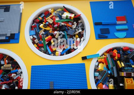 Kindergeschäft, die Welt der Kindheit. Lego. Verkauf von Kinderspielzeug. Hochwertige Fotos Stockfoto