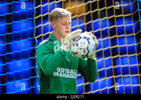 Kingston, Großbritannien. 09. April 2022. Nathan Broome #51 von AFC Wimbledon warming up. In Kingston, Vereinigtes Königreich am 4/9/2022. (Foto von Carlton Myrie/News Images/Sipa USA) Quelle: SIPA USA/Alamy Live News Stockfoto