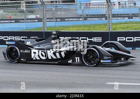 Rom, Italien. 09. April 2022. Lucas di Grassi (BRA) ROKIT Venturi Racing während der ABB FIA Formel-E-Weltmeisterschaft 4.; 09April 2022; EUR Circuit, Rom, Italien Photographer01 Quelle: Independent Photo Agency/Alamy Live News Stockfoto