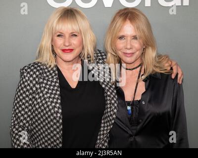 8. April 2022, Hollywood, Kalifornien, USA: Patricia Arquette und Rosanna Arquette nehmen an der Premiere von Apple TV Plus' ''Severance' Teil (Foto: © Billy Bennight/ZUMA Press Wire) Stockfoto