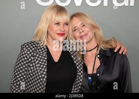 8. April 2022, Hollywood, Kalifornien, USA: Patricia Arquette und Rosanna Arquette nehmen an der Premiere von Apple TV Plus' ''Severance' Teil (Foto: © Billy Bennight/ZUMA Press Wire) Stockfoto