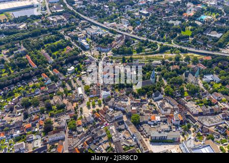 Luftaufnahme, Stadtzentrum mit Altmarkt und katholischer Pfarrkirche zur Heiligen Familie und evangelischer Pauluskirche, Sesekepark zwischen Maiblü Stockfoto
