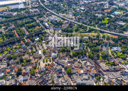 Luftaufnahme, Stadtzentrum mit Altmarkt und katholischer Pfarrkirche zur Heiligen Familie und evangelischer Pauluskirche, Sesekepark zwischen Maiblü Stockfoto