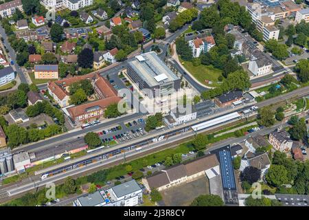 Luftaufnahme, Bahnhof Kamen mit Parkhaus und Gebäude der Landespolizei Unna Kamen, Kamen, Ruhr
