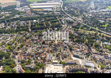 Luftbild, Stadtzentrum mit Alter Markt und Kath. Pfarrkirche zur Heiligen Familie und evang. Pauluskirche in Kamen, Ruhrgebiet, Nordrhein-Westfalen, D Stockfoto
