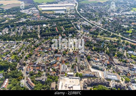 Luftbild, Stadtzentrum mit Alter Markt und Kath. Pfarrkirche zur Heiligen Familie und evang. Pauluskirche in Kamen, Ruhrgebiet, Nordrhein-Westfalen, D Stockfoto