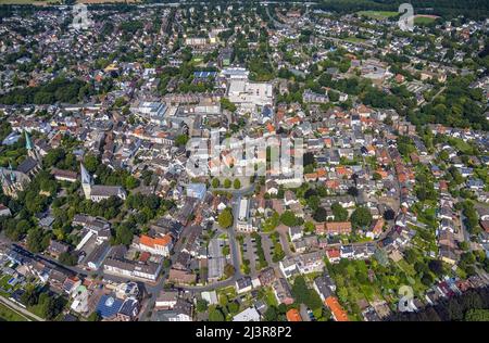 Luftbild, Innenstadt mit Altmarkt und katholischer Pfarrkirche zur Heiligen Familie und evangelischer Pauluskirche in Kamen, Ruhrgebiet, Nordrhein- Stockfoto