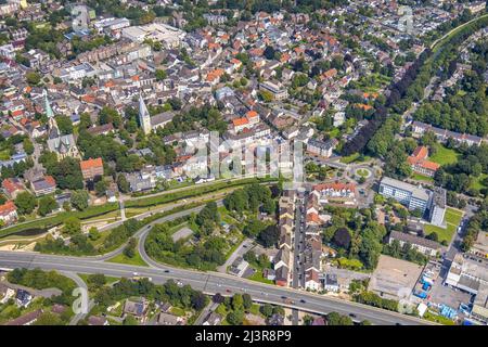 Luftaufnahme, Stadtzentrum mit Sesekepark zwischen Maibrücke und Hochstraße mit Seseke und katholischer Pfarrkirche zur Heiligen Familie und protes Stockfoto