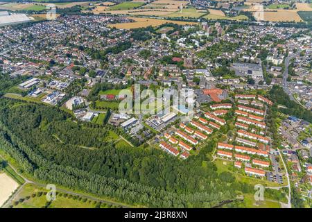 Luftaufnahme, Business-Inkubator und Technopark Kamen auf dem ehemaligen Gelände des Kohlebergwerks Monopol Schacht Grillo mit Wickelturm Kamen, Gartenanlage Stockfoto