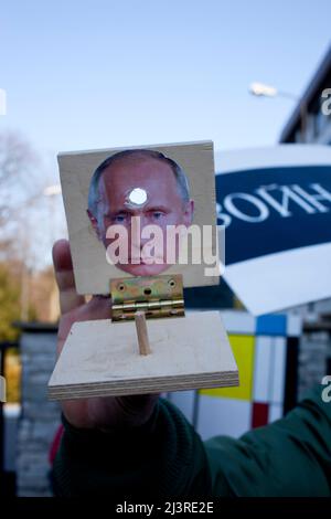 Warschau, Polen, März 20 2022. Putin steht während des Protestes gegen den Krieg in der ukraine auf dem Chatterbox Stockfoto