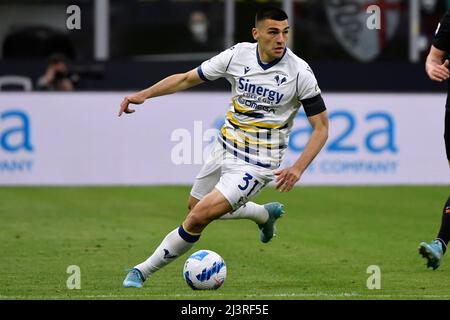 Mailand, Italien. 09. April 2022. Bosko Sutalo von Hellas Verona in Aktion während des Fußballspiels der Serie A zwischen dem FC Internazionale und Hellas Verona im Stadion San Siro in Mailand (Italien), 9.. April 2021. Foto Andrea Staccioli/Insidefoto Kredit: Insidefoto srl/Alamy Live News Stockfoto