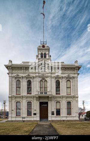 Die Vorderseite des Mono County Courthouse in Bridgeport, Kalifornien, USA Stockfoto