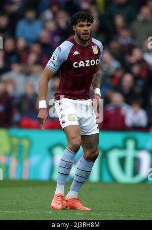 Villa Park. 9. April 2022. Premiership Football, Aston Villa versus Tottenham Hotspur; Tyrone Mings of Aston Villa Kredit: Action Plus Sports/Alamy Live News Stockfoto