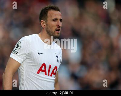 Villa Park. 9. April 2022. Premiership Football, Aston Villa versus Tottenham Hotspur; Harry Kane von Tottenham Hotspur Kredit: Action Plus Sports/Alamy Live News Stockfoto