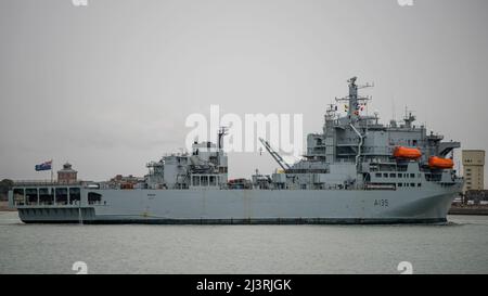 Das Royal Fleet Hilfsschiff RFA Argus (A135) kam am 8.. April 2022 zu einem kurzen Besuch in Portsmouth, Großbritannien, an. Stockfoto